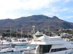 Insel Ischia. Wanderguppe auf der Epomeo